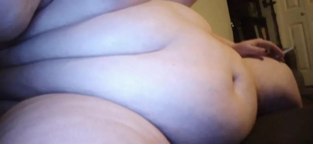 this belly is getting really heavy... but it could be heavier 😘