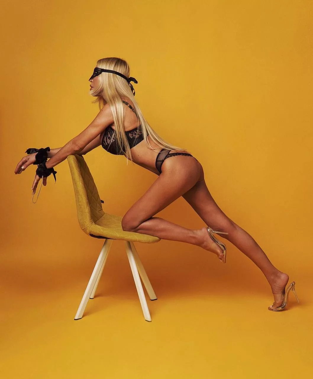 tied up blondie wanna play