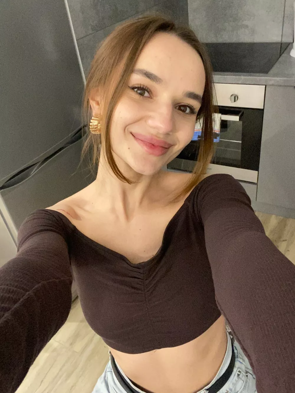 What u noticed first: my face or my slit