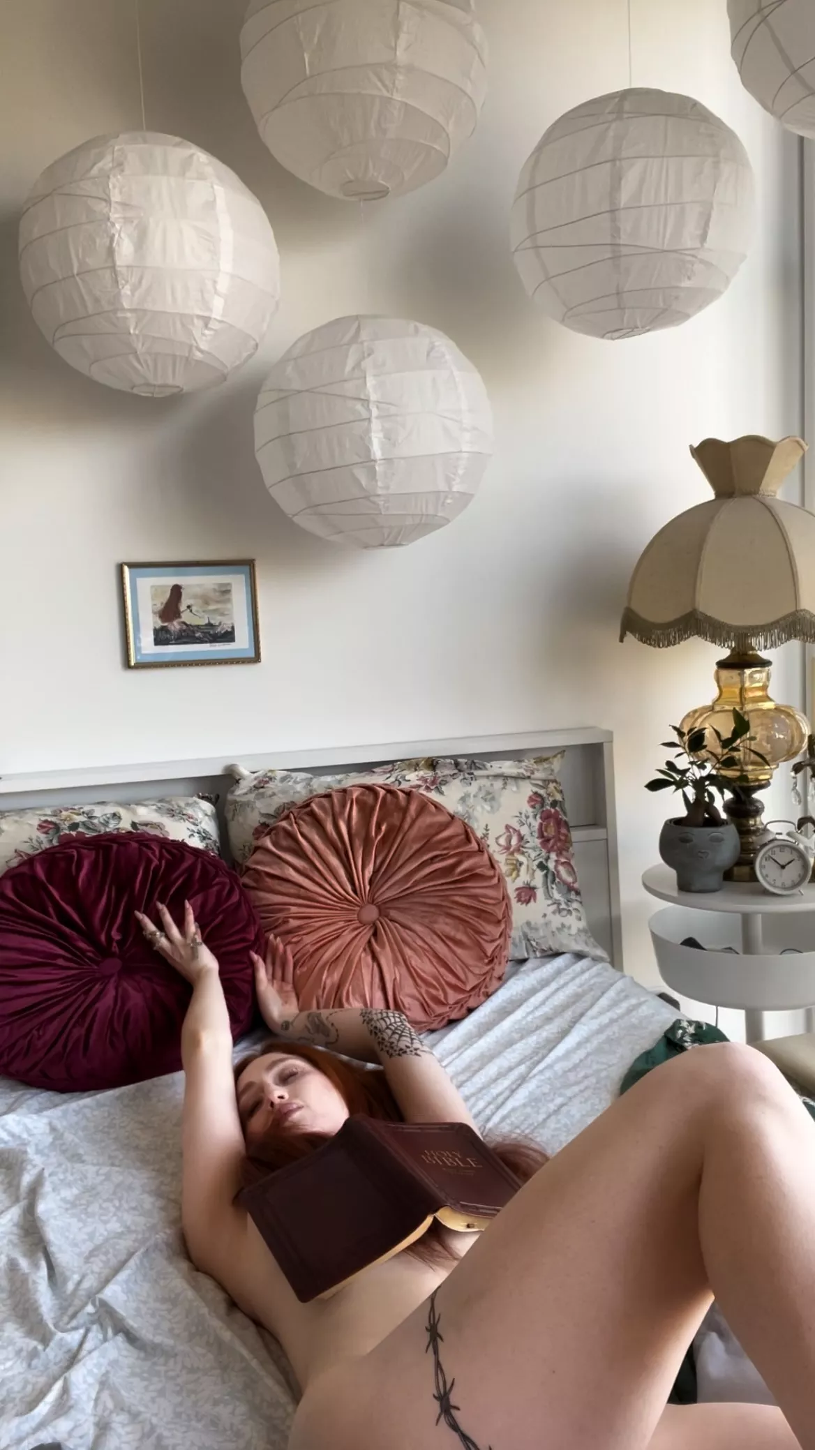 Who's down for reading?😏