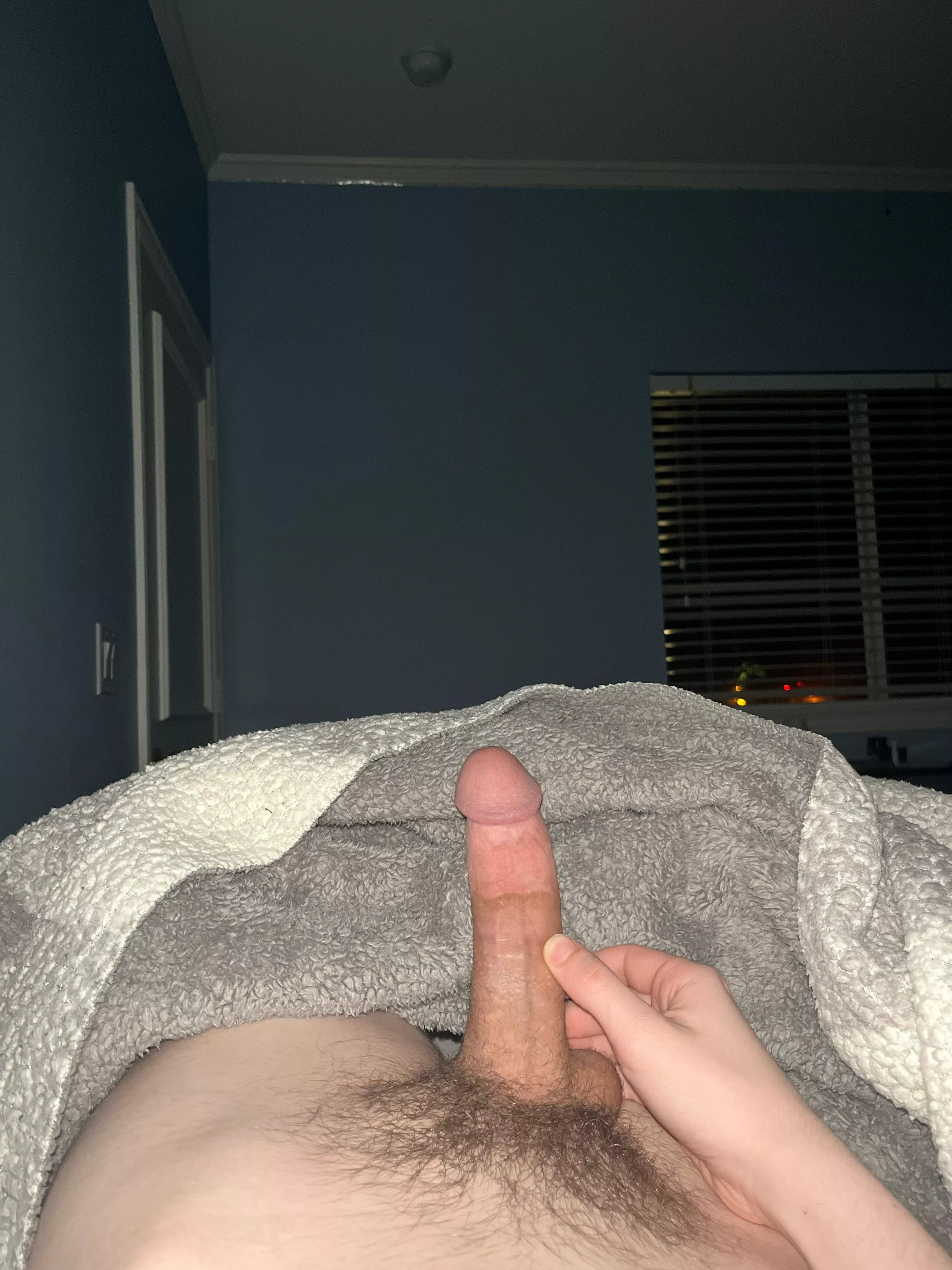 18 hmu to jerk hot guys andrewzk25