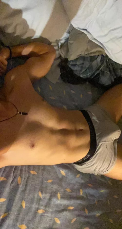 21 fit looking for fit and muscular guys. Hmu with body pic on vasilefski2023.