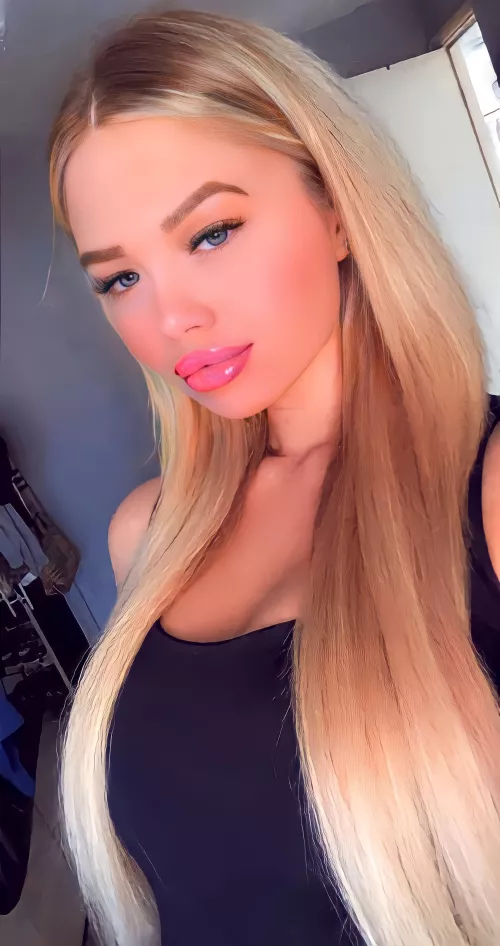 Blonde bimbo