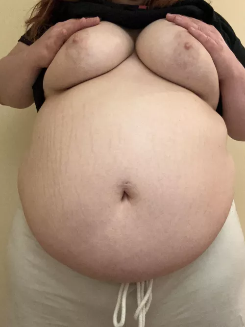 Come suck on my pregnant titties