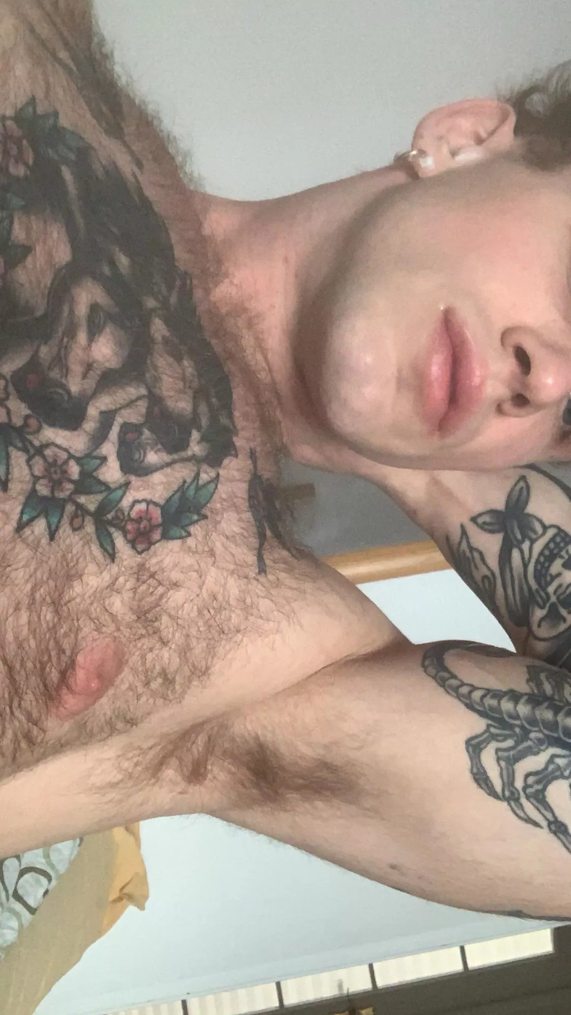 Does hairy chest look good with hairy armpits?