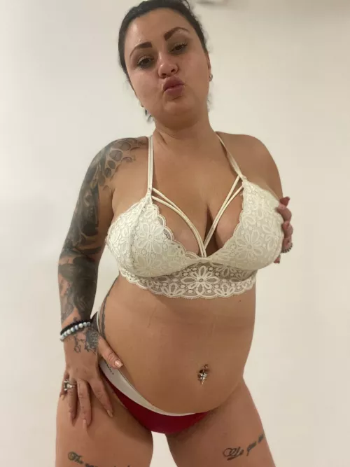 (f) Swollen face and belly from beer