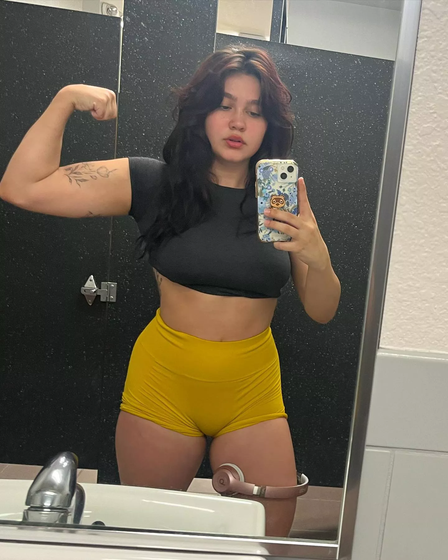 F18 Black top on gym