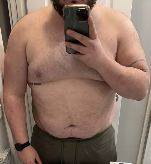 Hairy dad bod and thick beard.