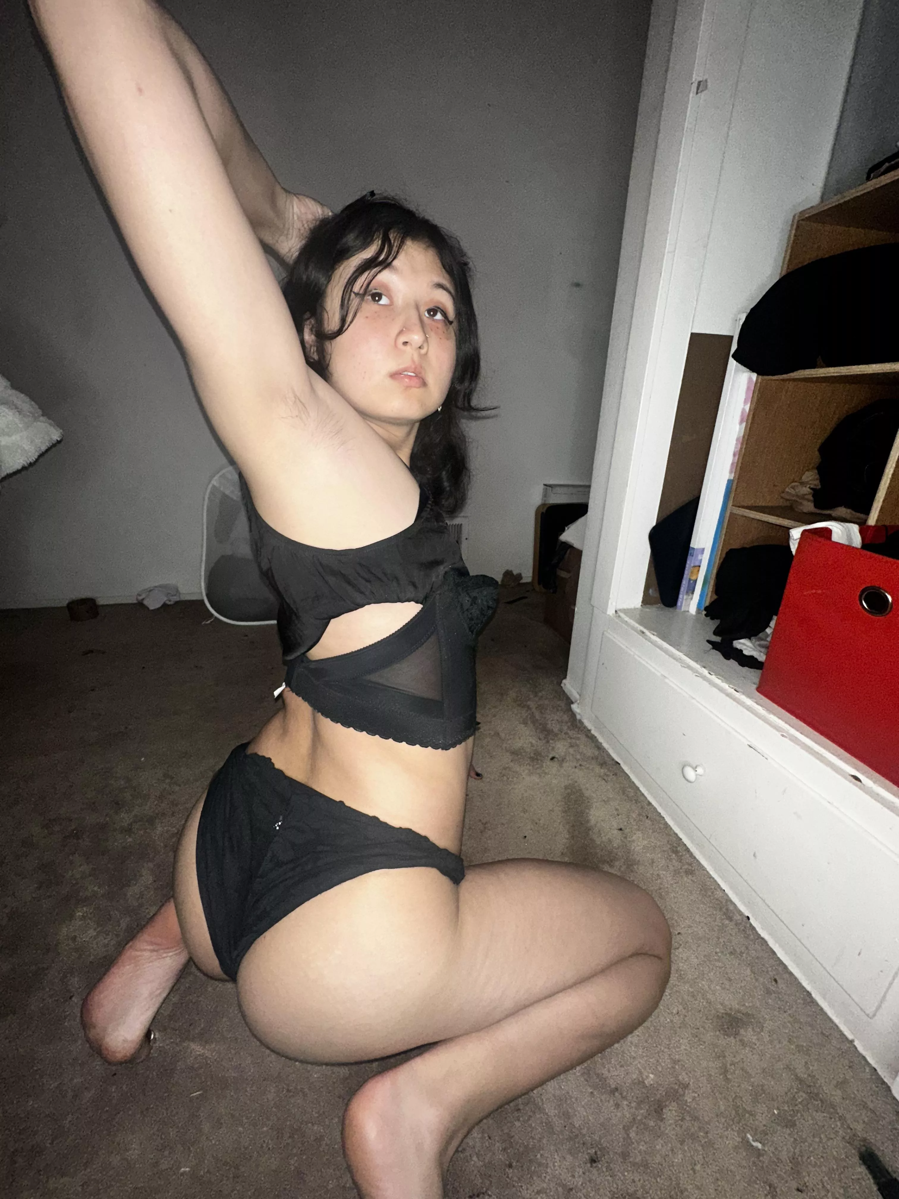 heard you needed a goth mommy gf ;)