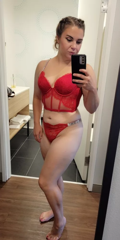 Hubby is away. Who wants to play?