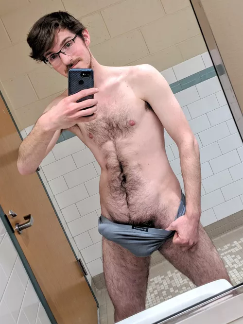 I hear grey is a good color for bulges