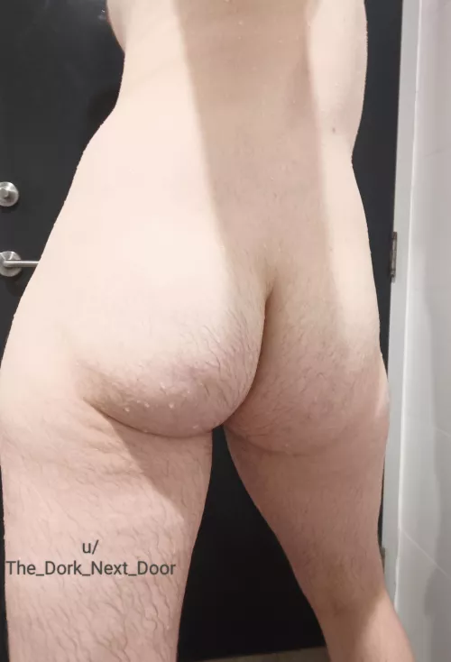 I love how my booty looks after a leg heavy workout.