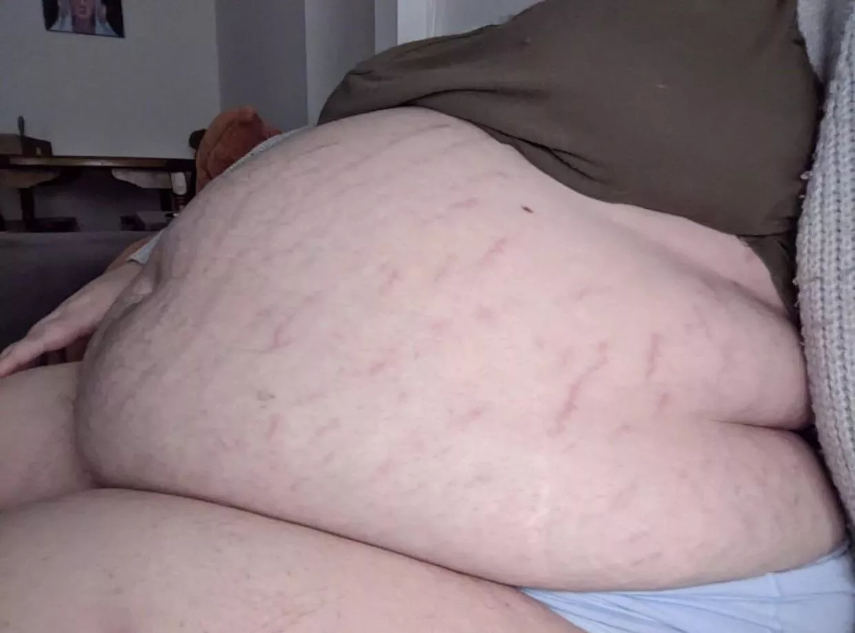 I need belly rubs ASAP 🥺, Any feeder wanna chat?