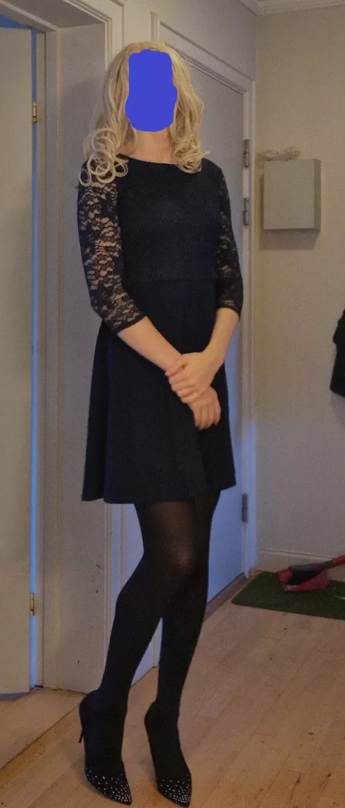 i really like this blue dress