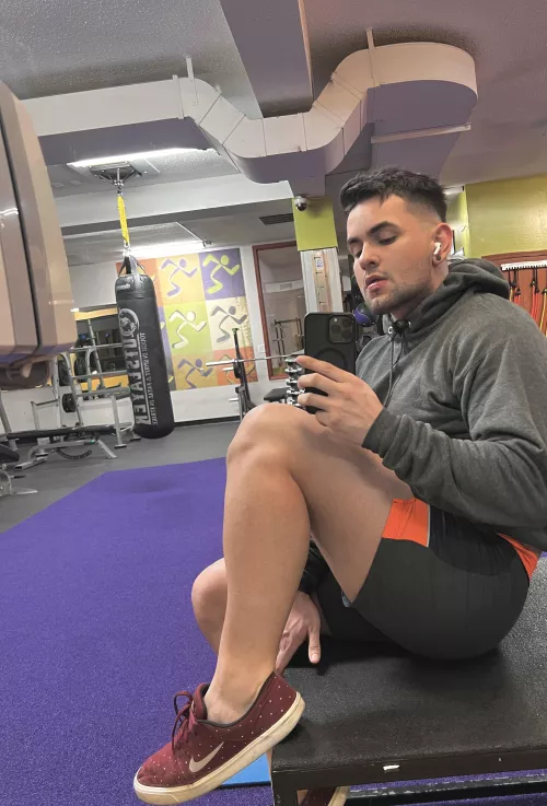 I shaved my legs 😎