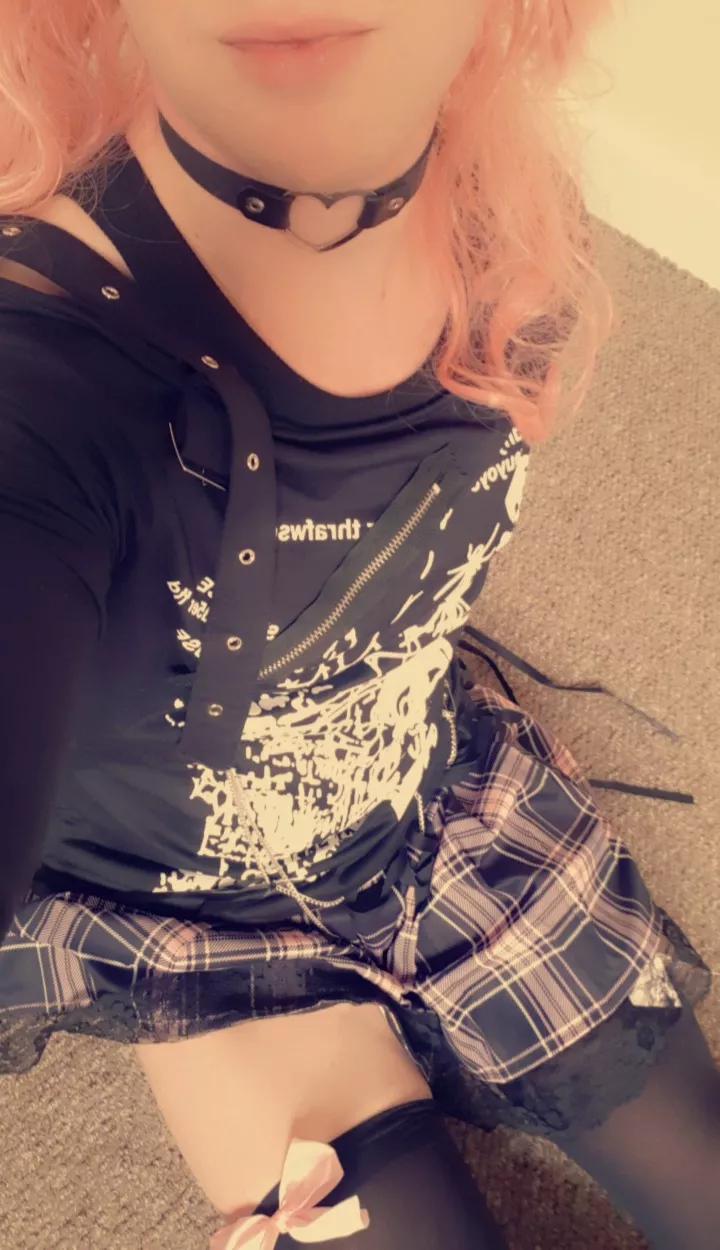 idk why i'm always sat on the floor