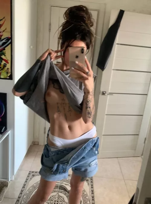 Kiss my tummy while you go lower 😏 [img]