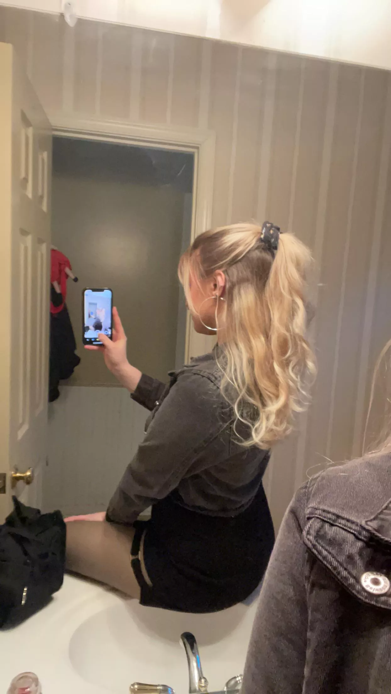 Outfit for a date tonight ;) [F]