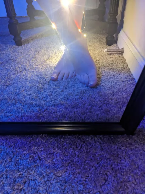 playing around with my lights in the mirror ❤️