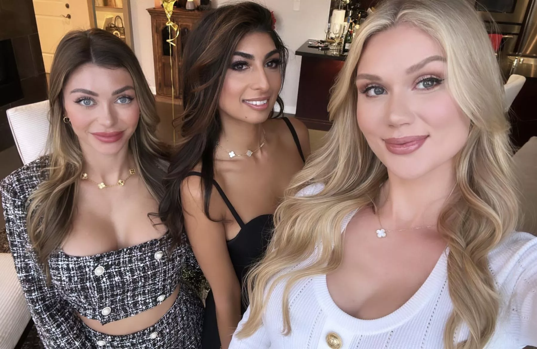 Rich girls part II: smile!