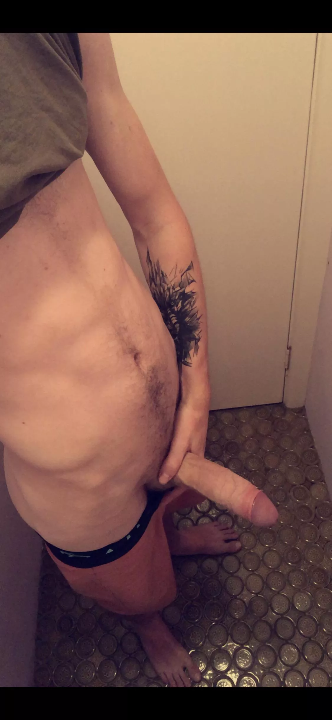 Smooth hung Femboys/twinks hmu, only responding to red and purple msgs. snap: zookeeper1623