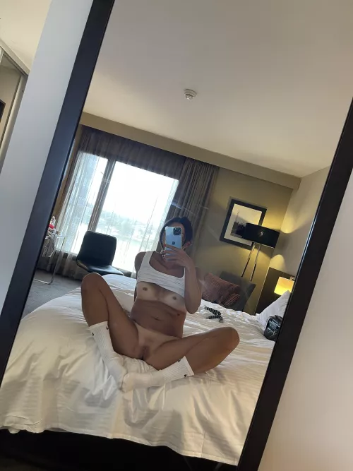 think I should keep posting my mirror selfies here? 🙈