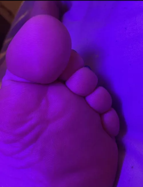 Worship each one of my toes