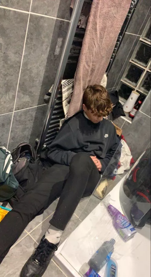 18m explain how you ll dominate the shit outta me @dodomdfk15