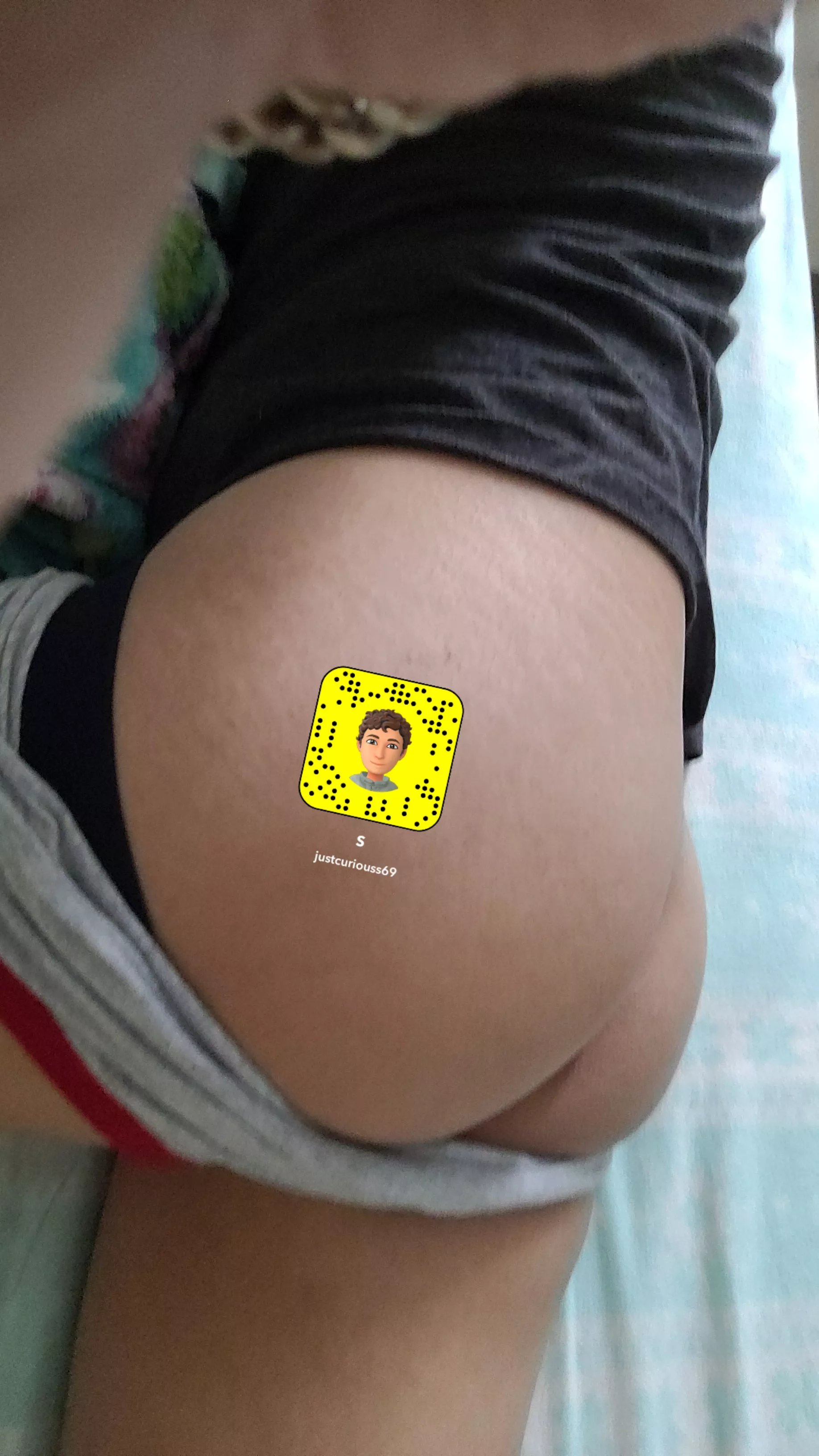 18m Looking for big dicks...any age welcome @justcuriouss69