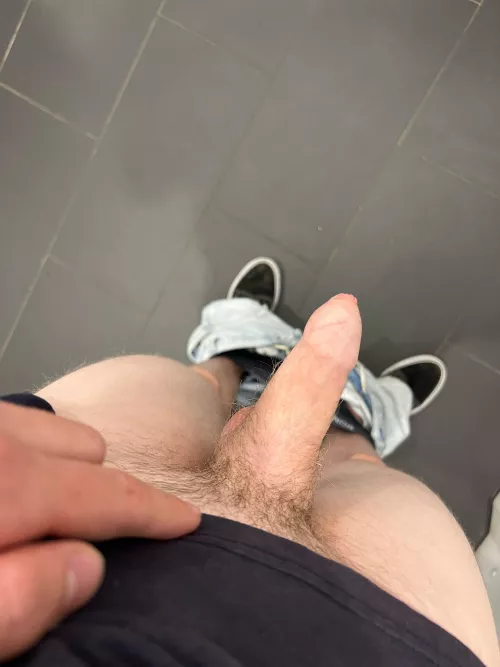 19 m looking for other young fit Aussies to start a group