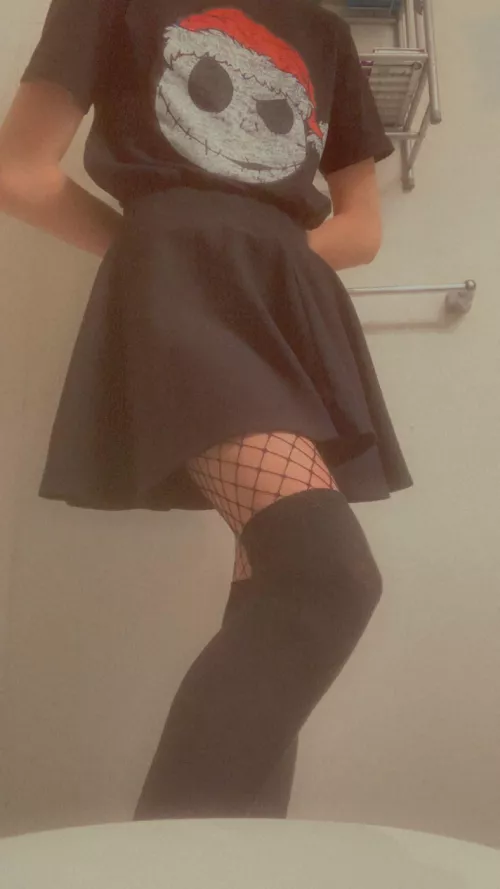 Anyone want a femboy friend?