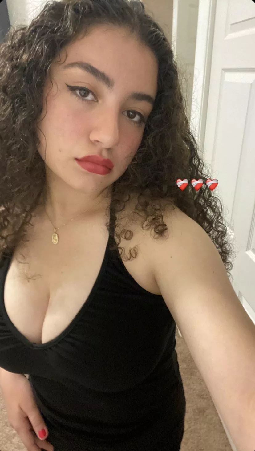 Black dress, red lips.