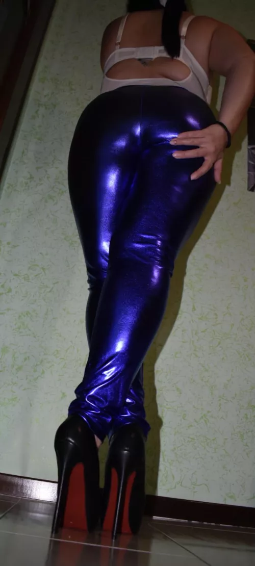 Blue metallic leather leggings and high heels