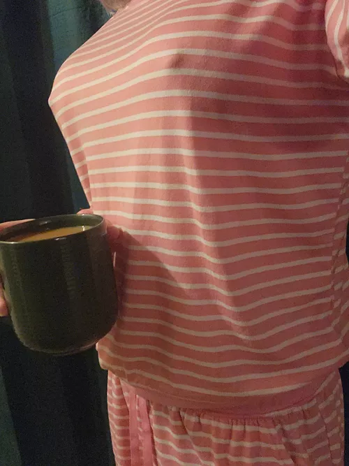 Brrr.. Nipply this morning for coffee time.