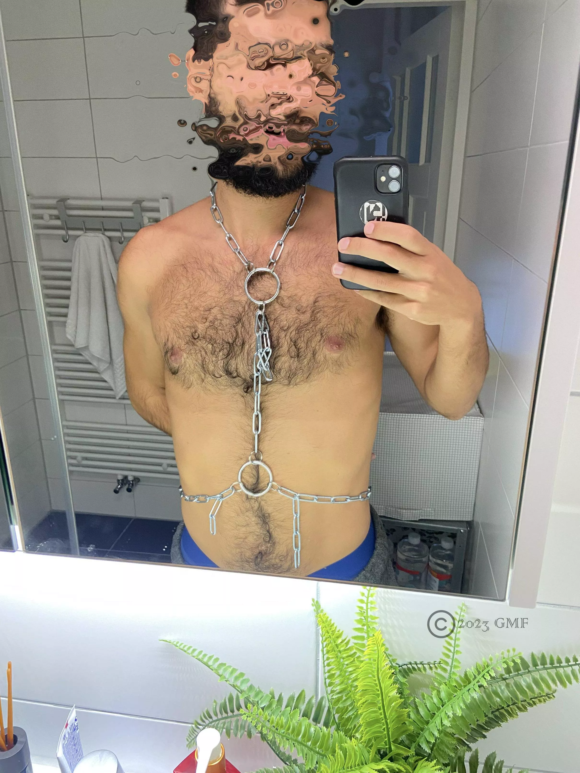 Chains get me so hot