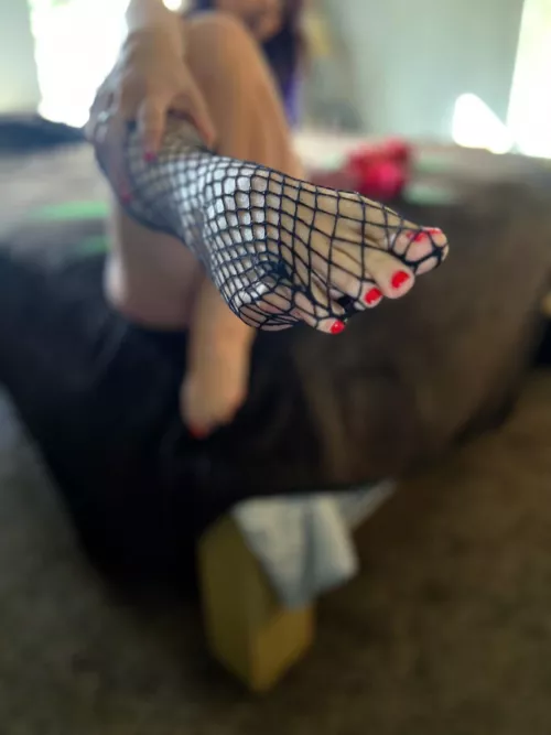 Cum worship mommy’s feet