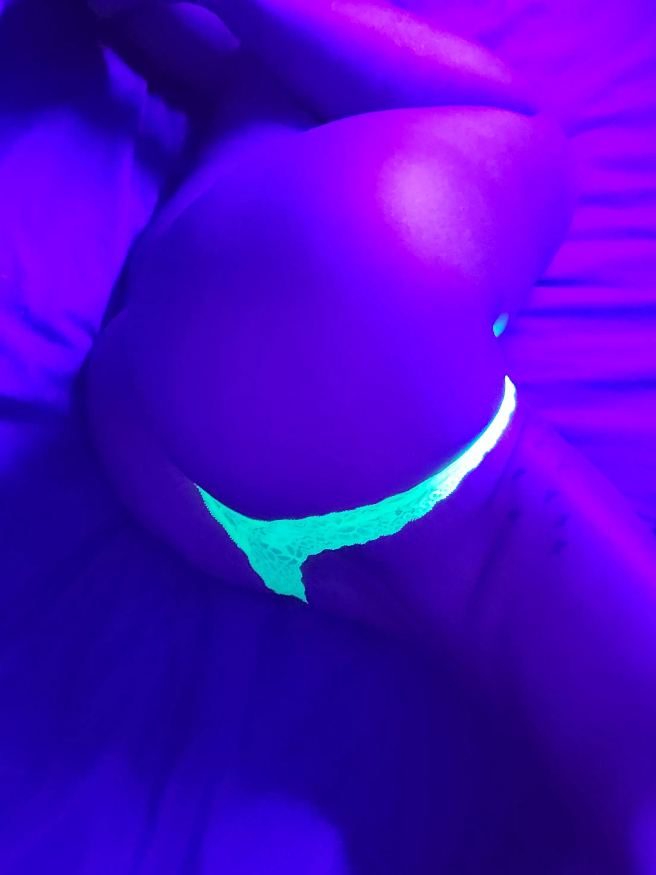 Do you like my glow in the dark thong? 💦