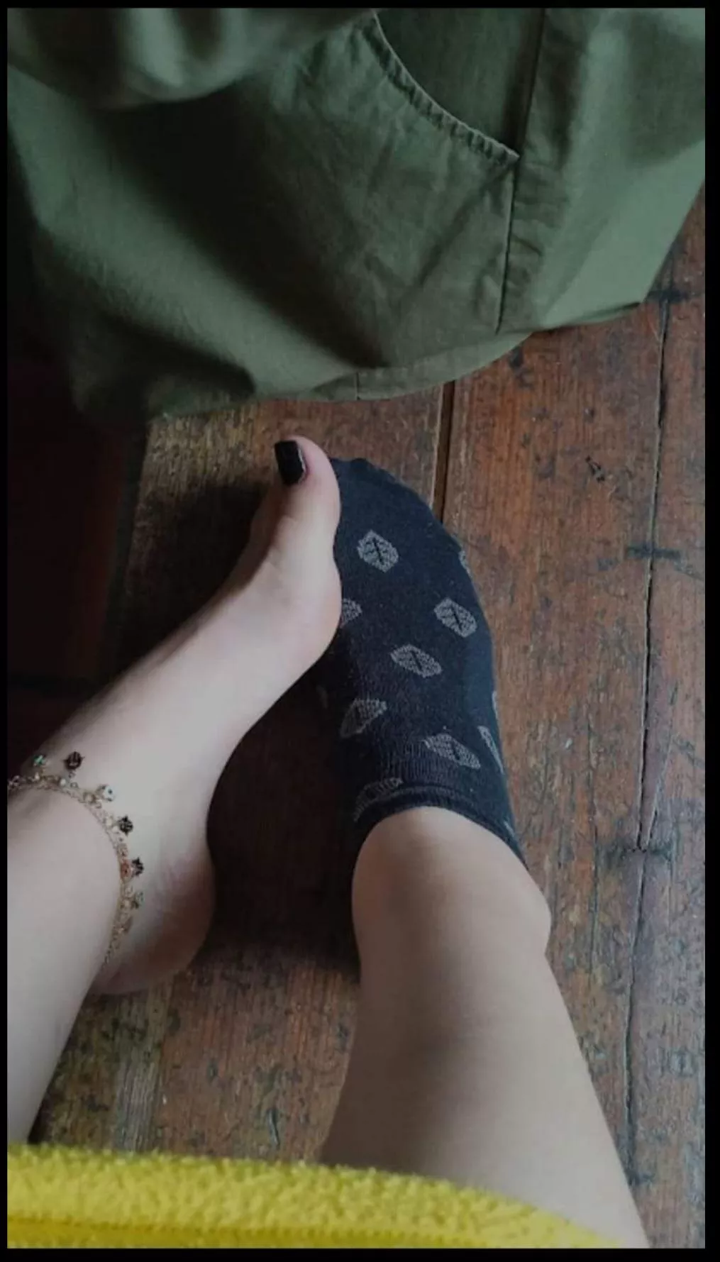 Do you like them better with or without socks?😘 oc