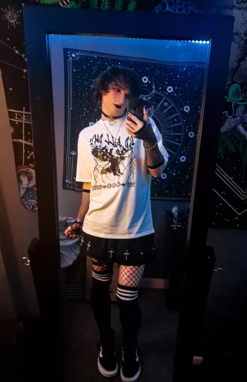 Does anyone have any leftover headpats? I really need them! 🥺🖤