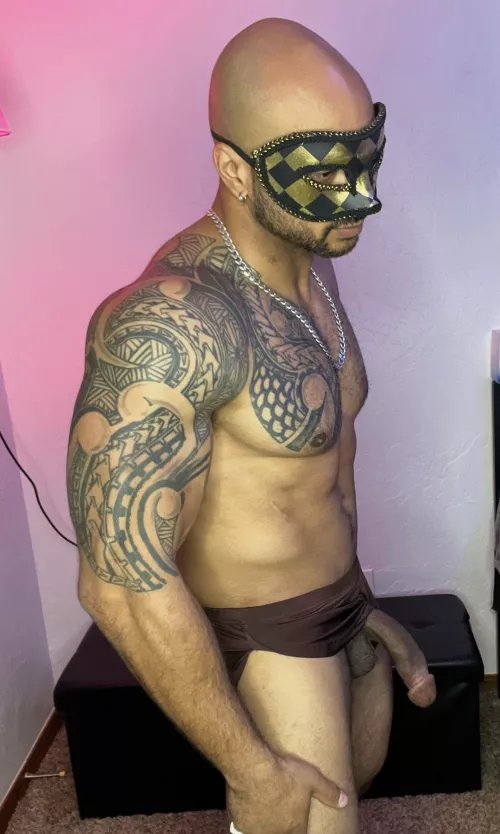 I can never keep this thing hidden in my silk underwear. Oh well…