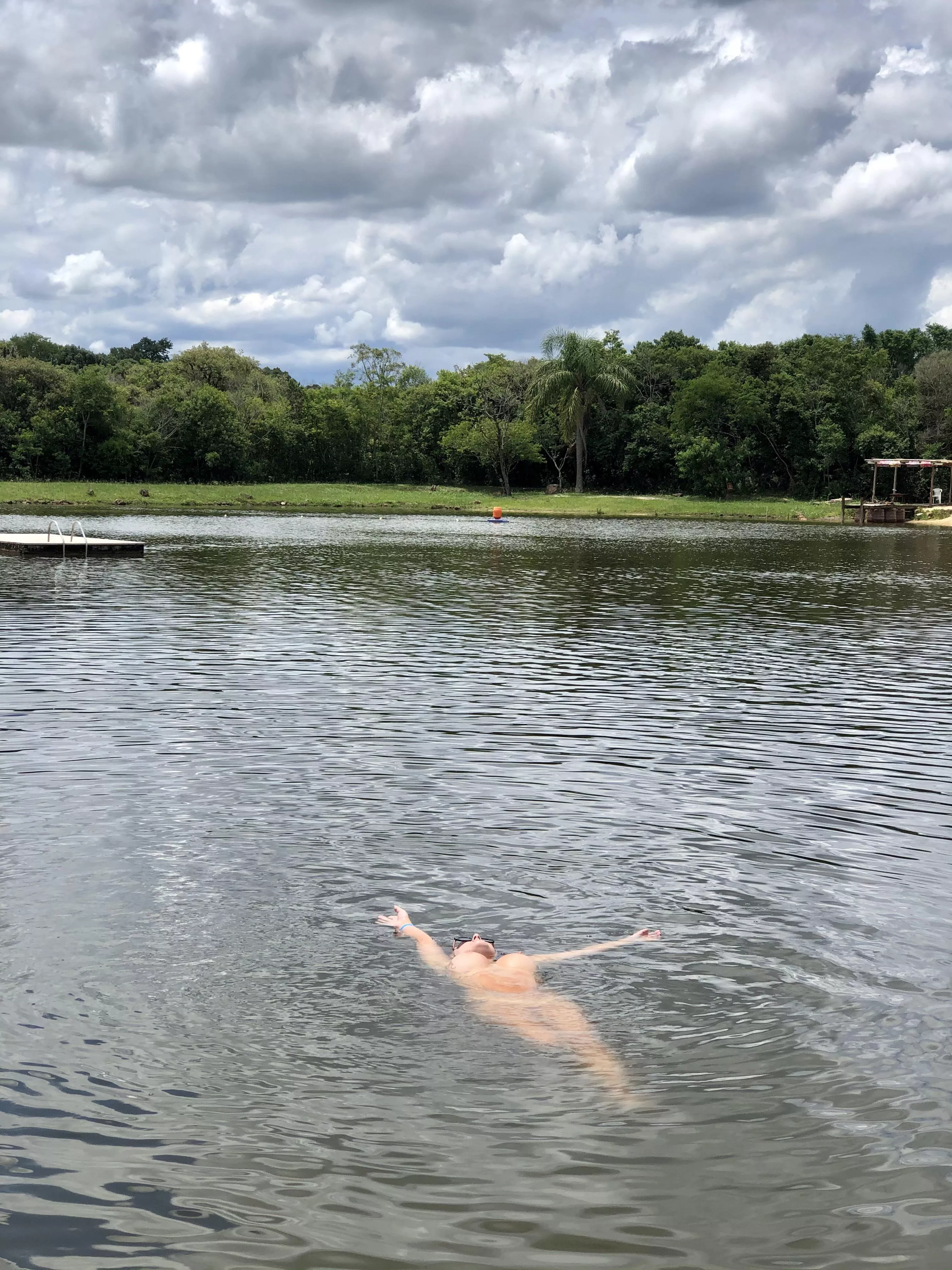 I hope they don’t mind that I’m swimming naked 😜