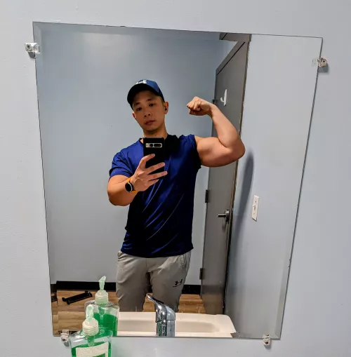 I prefer leg days but 💪 days are better for selfies 😈