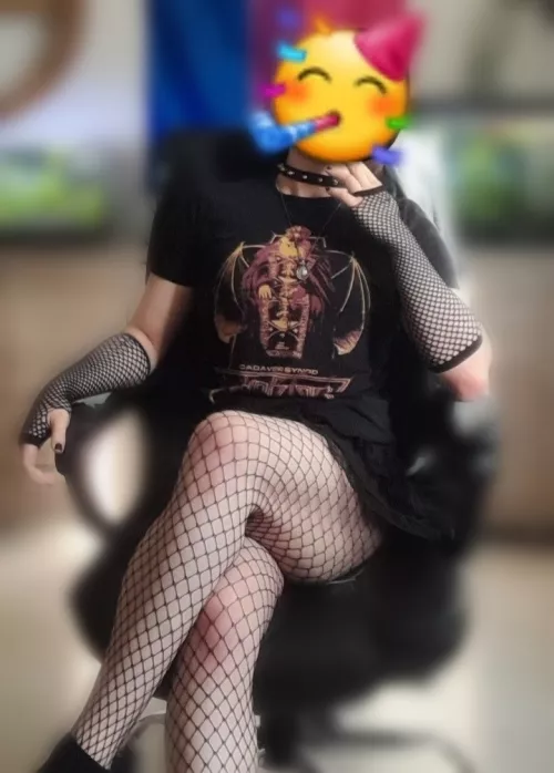 I'm just sitting hereee 😅