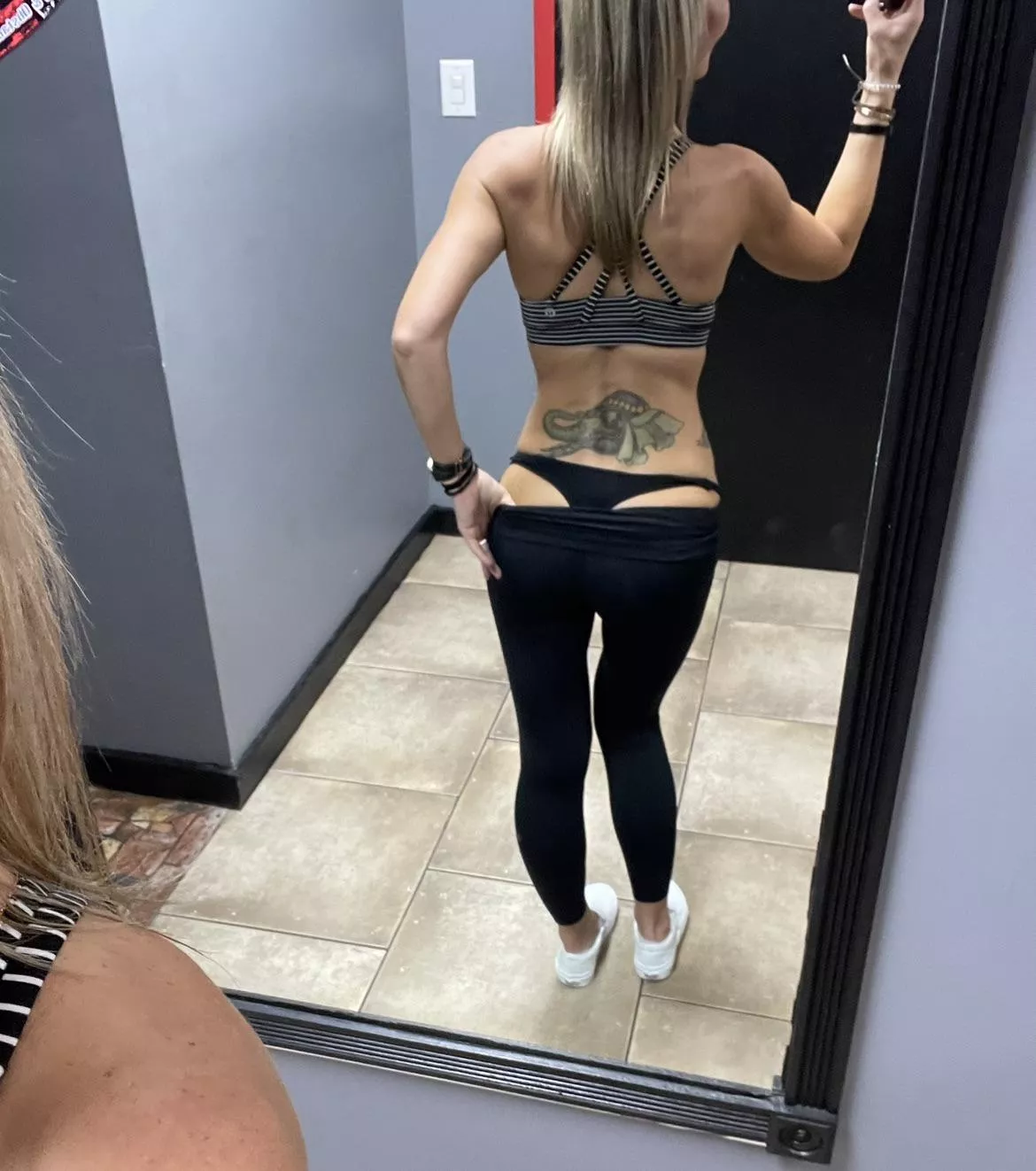 Just a real MILF having some gym fun!