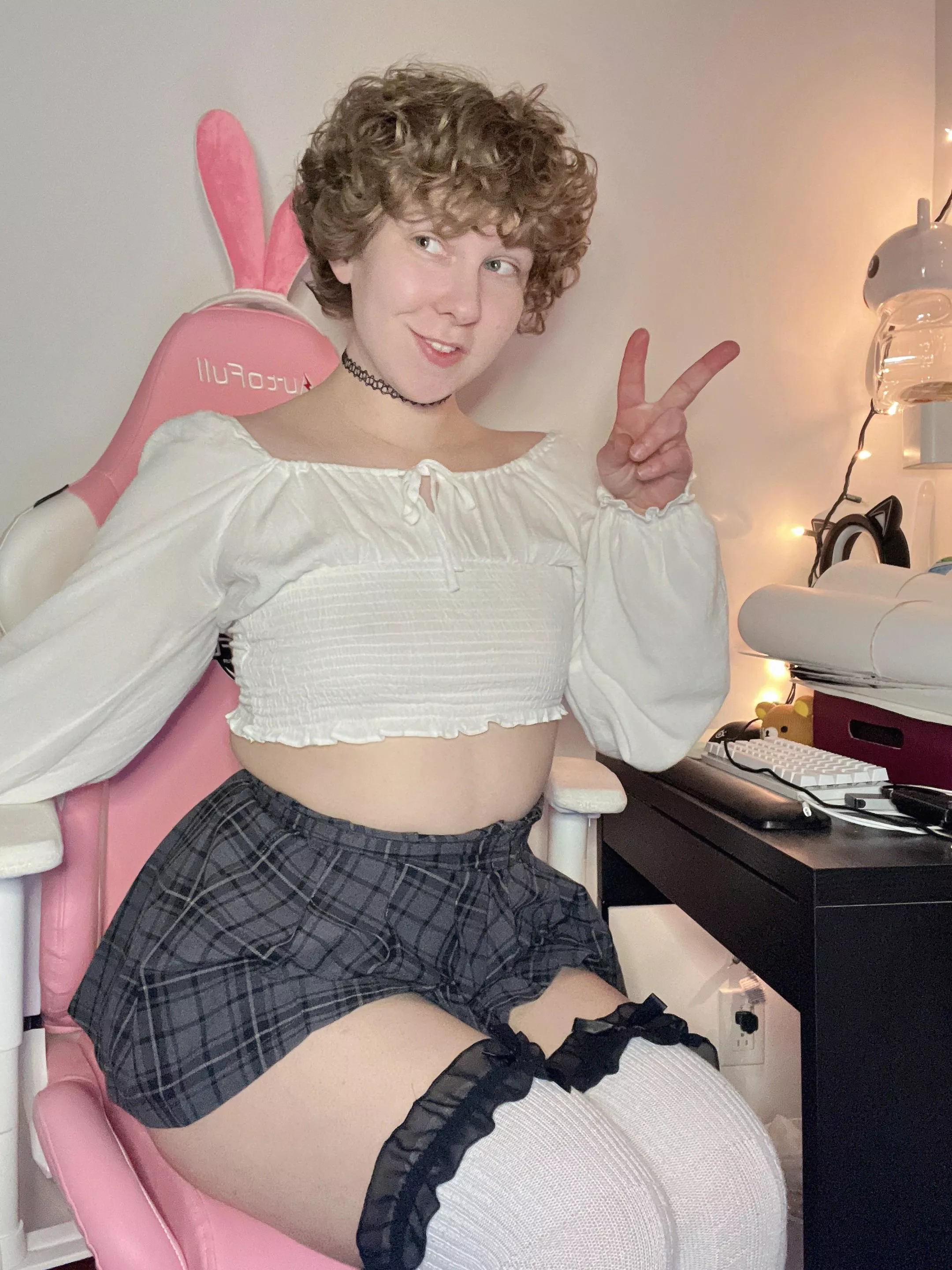 let’s ignore how pale i look and focus on how cute this outfit is instead :3