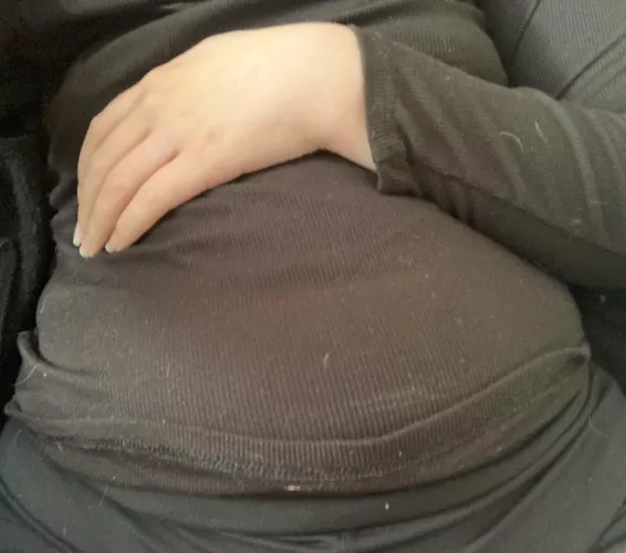 My belly is getting a bit too heavy to hold up on my own 😮‍💨