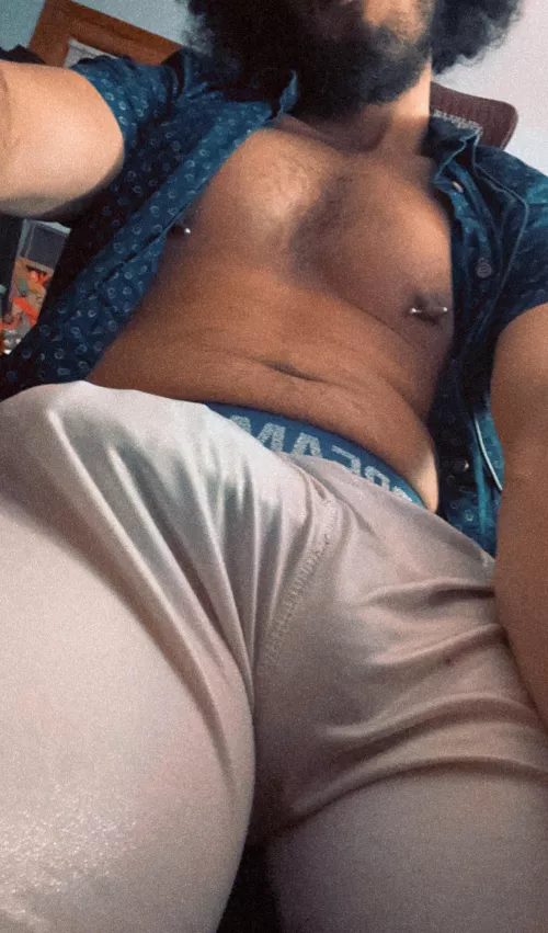 my roommate walked in without knocking… thought he’d be too embarrassed but couldn’t resist complimenting my size