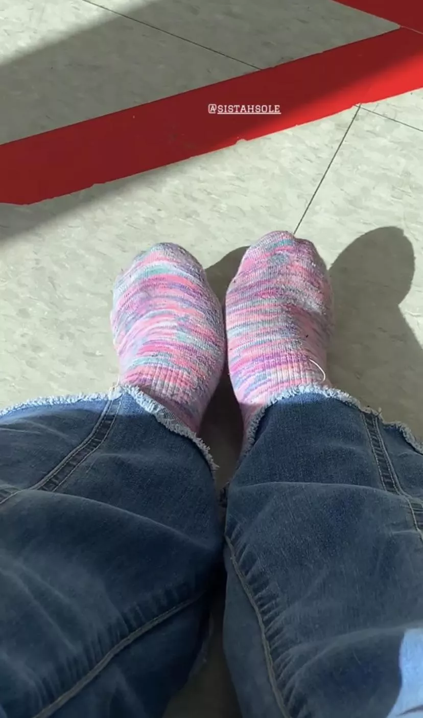 Out and about in these pink/blue/purple blend 💜