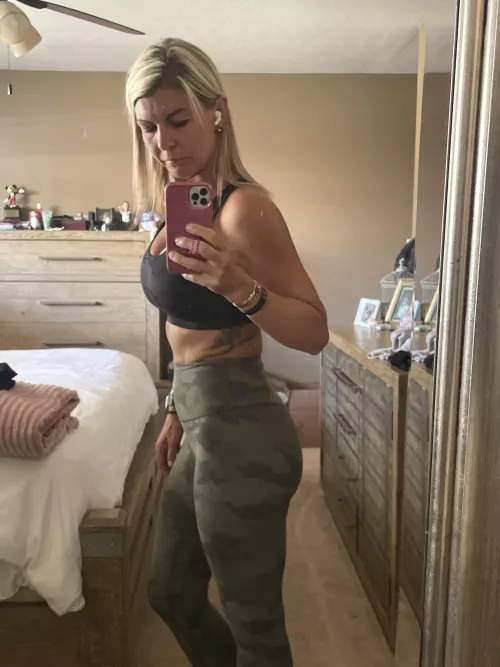 People can’t even see this 39 year old MILF in the gym with these on!