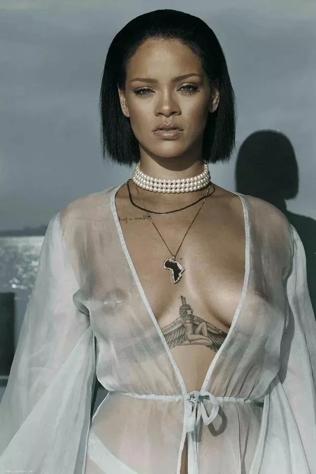 Rihanna 😍🤤🤪